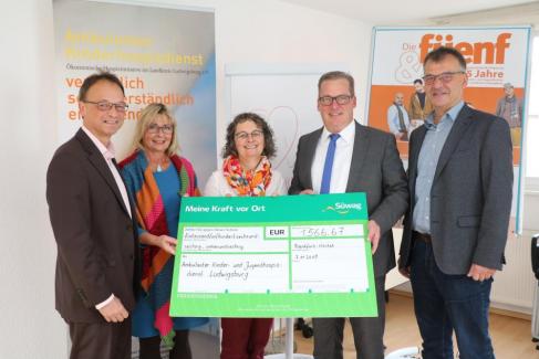 1.566,67 Euro für den Ambulanten Kinder- und Jugendhospizdienst Ludwigsburg. Bild Süwag Energie AG